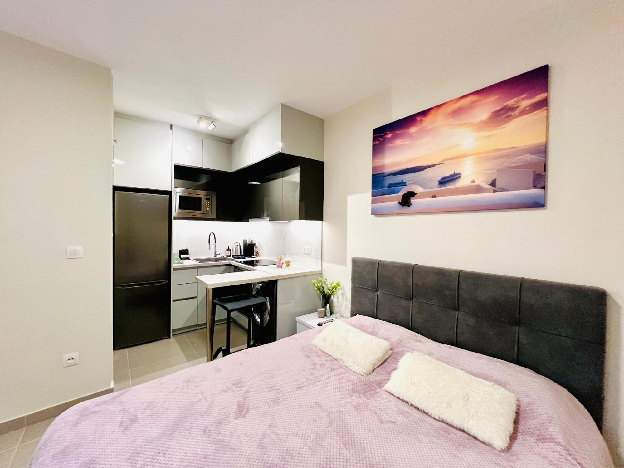 Modern In Elliniko 5 Mins From Metro Athens